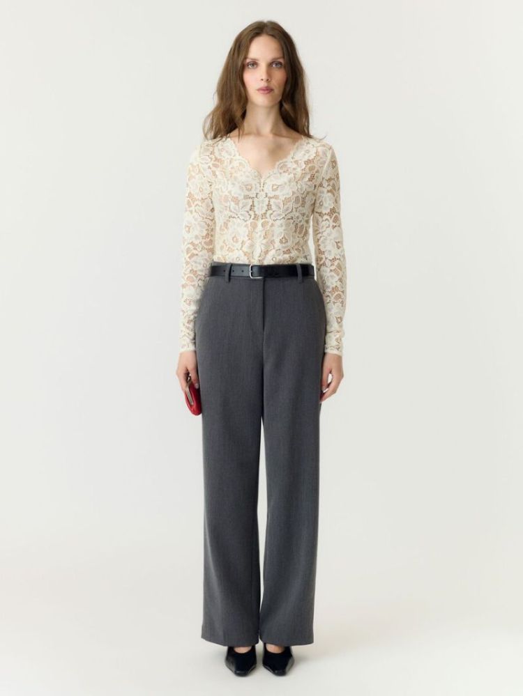 YASLACEY LS V-NECK LACE TOP S. 208930 Pristine